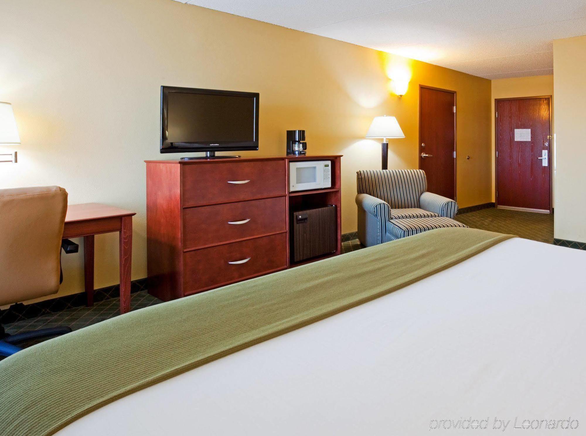 Holiday Inn Express Hotel & Suites Coon Rapids - Blaine Area By Ihg Exterior foto